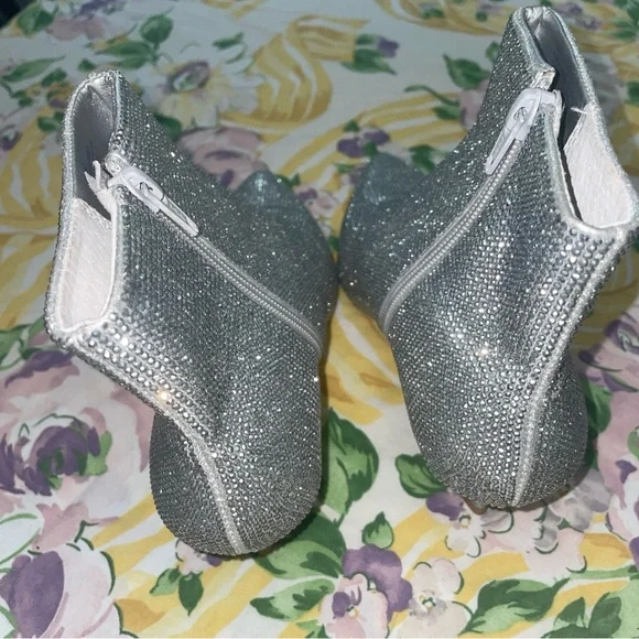 Alex Marie Gaming Rhinestone Ankle Boots 5M Silver Kitten Heel Sparkly Point NWT - Picture 9 of 10